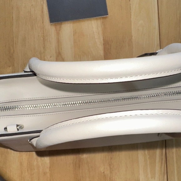 Coach NWOT Beige Satchel Bag Missing Crossbody Strap - Picture 9 of 11